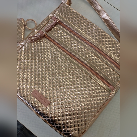 GENTLY USED ROSE GOLD VERA BRADLEY QUILTED CROSSBODY BAG & CARD HOLDER - Picture 2 of 16